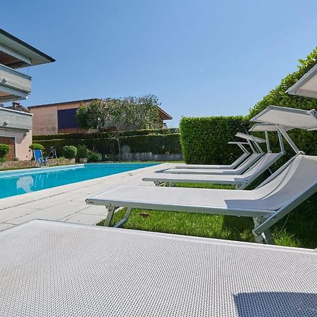 Front Lake Studio With Loft Bed And Pool Bardolino Eksteriør billede