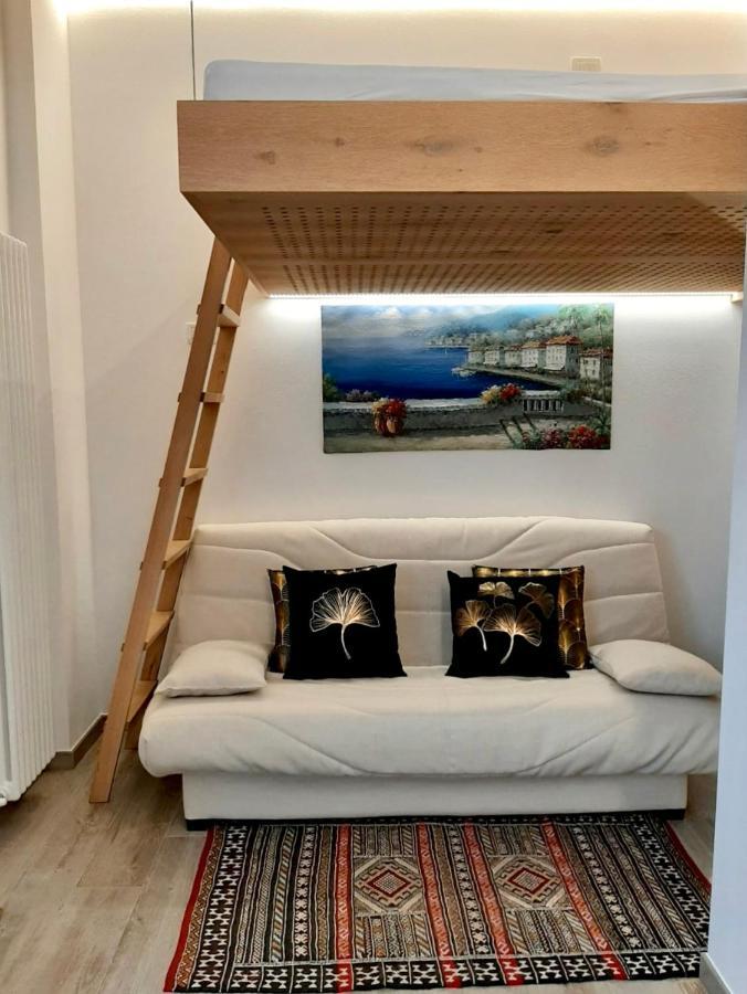Front Lake Studio With Loft Bed And Pool Bardolino Eksteriør billede