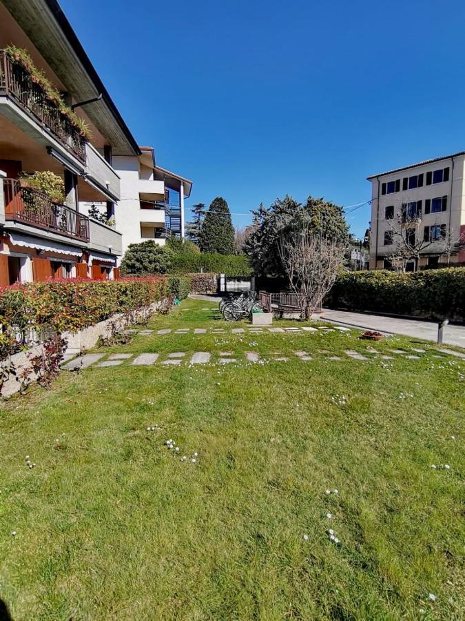 Front Lake Studio With Loft Bed And Pool Bardolino Eksteriør billede