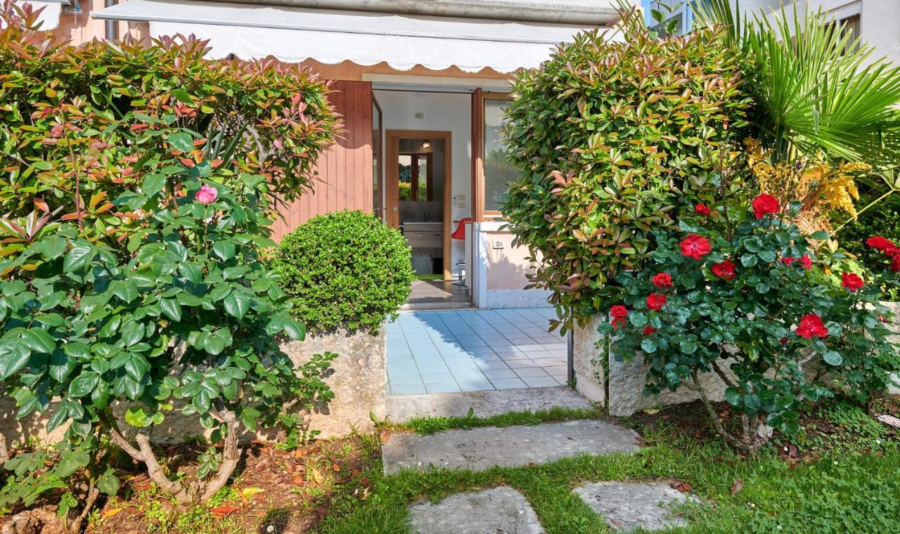 Front Lake Studio With Loft Bed And Pool Bardolino Eksteriør billede