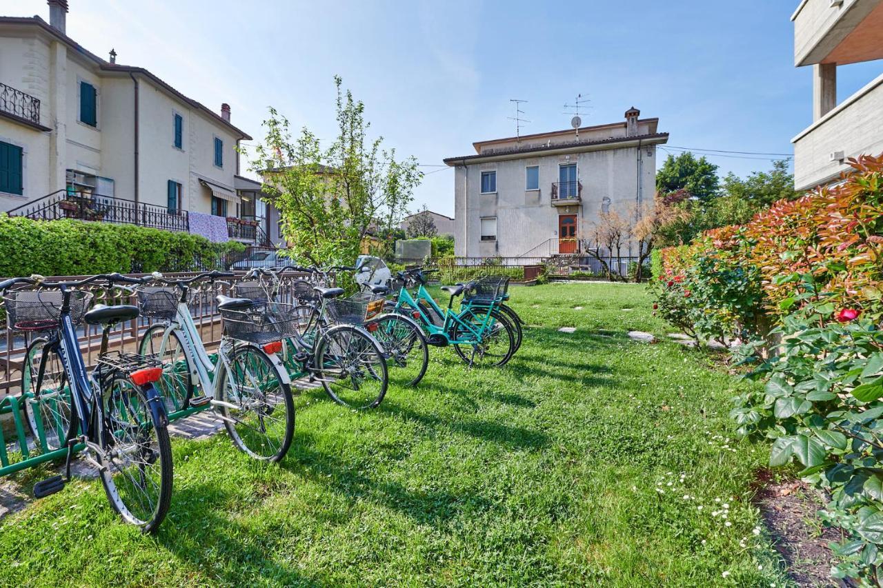 Front Lake Studio With Loft Bed And Pool Bardolino Eksteriør billede