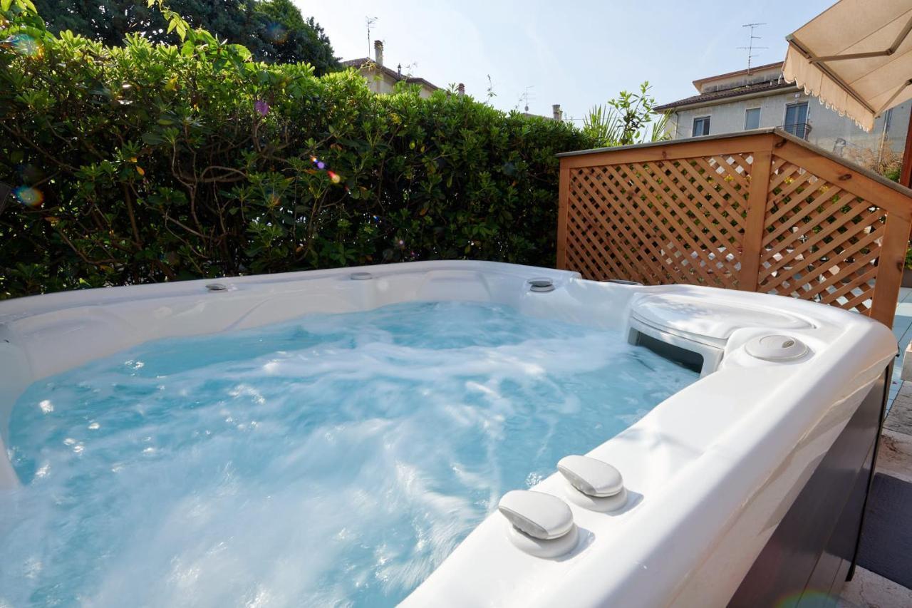 Front Lake Studio With Loft Bed And Pool Bardolino Eksteriør billede
